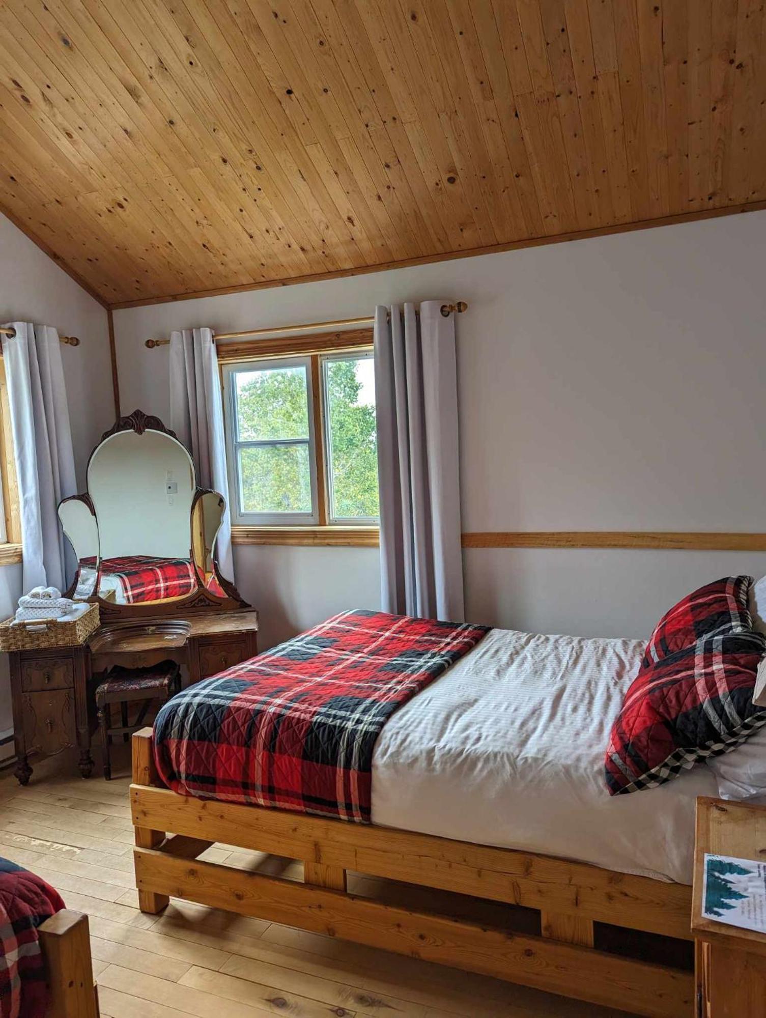 Auberge Carcajou Saint-David-de-Falardeau Room photo